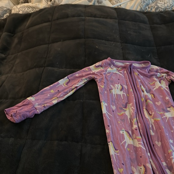Little sleepies unicorn print zippie size 12-18 months. - Picture 4 of 6